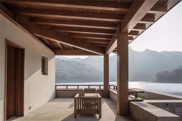 寻一山，盖一座房子，只用来浪费时间