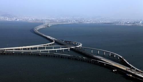  [历经]这座桥位于山东，投资近95亿元，历经4年而成，曾引科技界