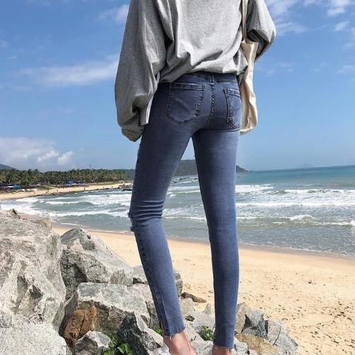  [有型]街拍：小姐姐潮流有范的牛仔裤，美传递出高街有型的调调