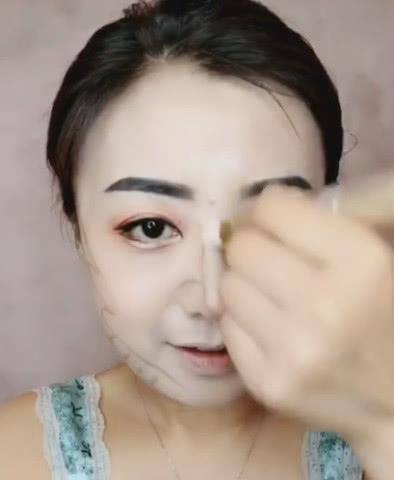 这是我见过最失败的化妆，成品出来以后，分明是六亲不认的脸呀！