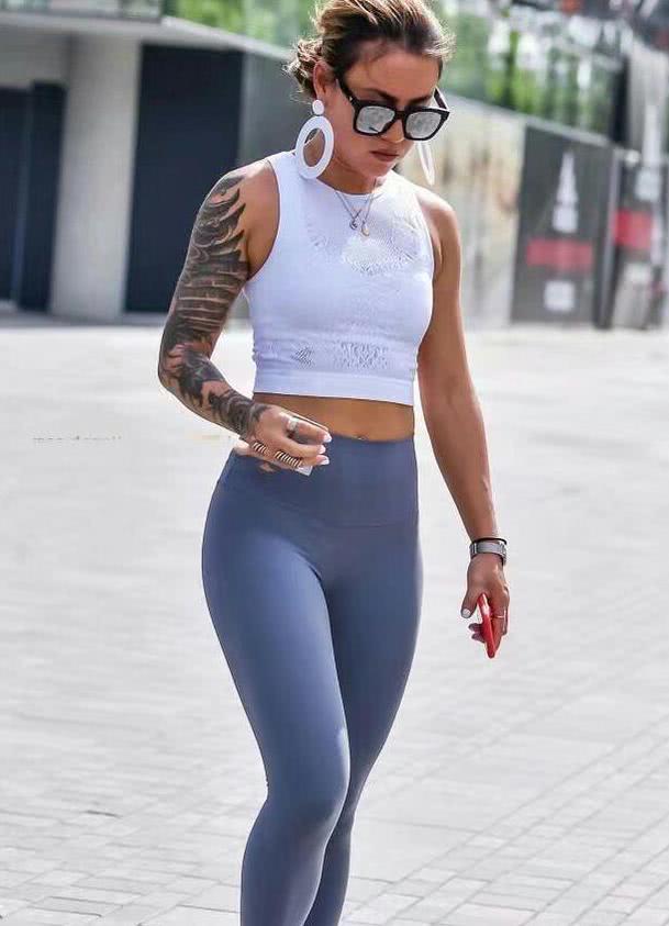 瑜伽打底裤让你出众又性感！