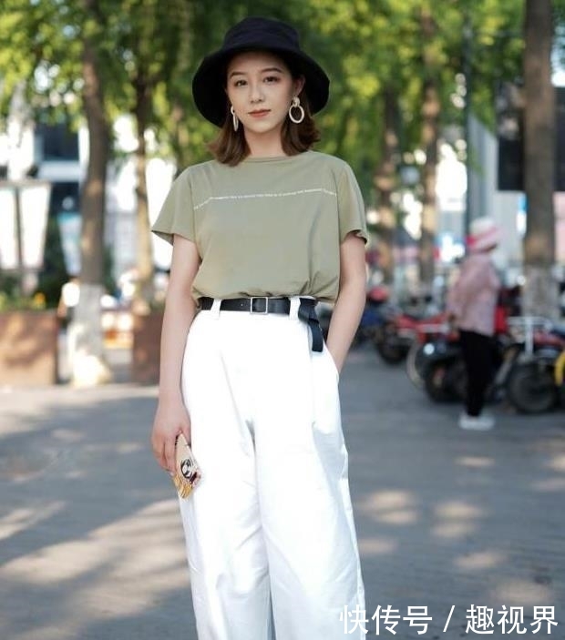  【美女】美女街拍：明媚动人的小姐姐，穿搭有型，秀出时髦风范！