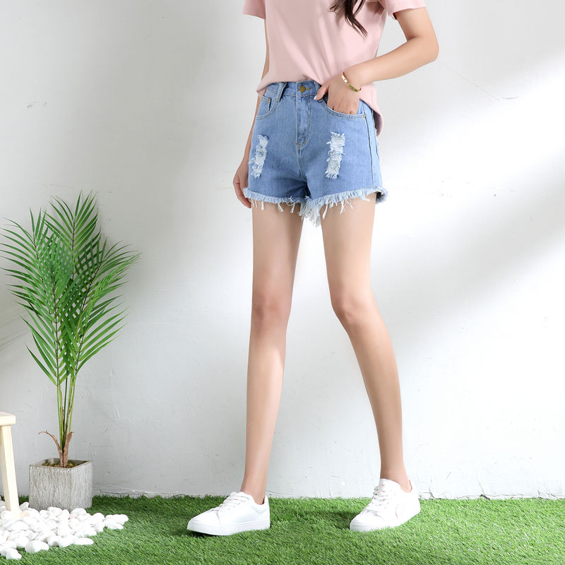 姑娘你的短裤都到屁股了还不穿安全裤,是想上街热死所有男人嘛