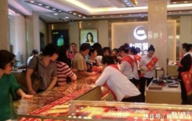 『你试戴』逛金店的时候,为啥不要试戴黄金手镯?现在知道还不晚!