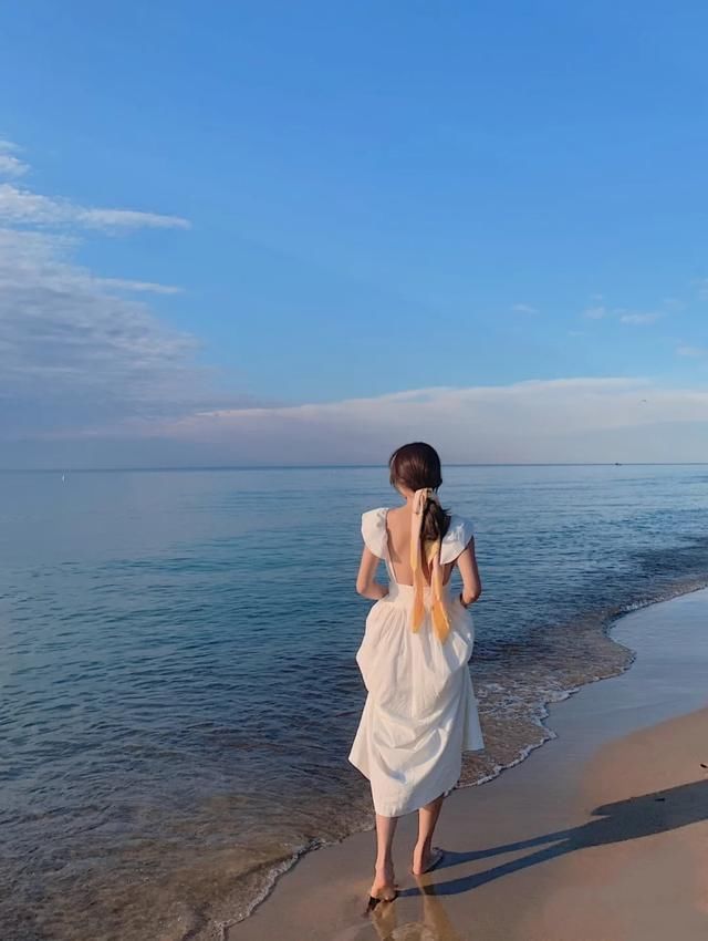  『打造』这几种丝巾系法很小心机，帮你打造满分穿搭，一不小心就变美