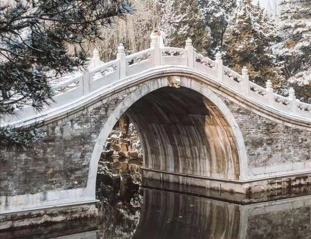 “瑞雪”降临北京城，两元在景山看故宫雪景！颐和园也不容错过