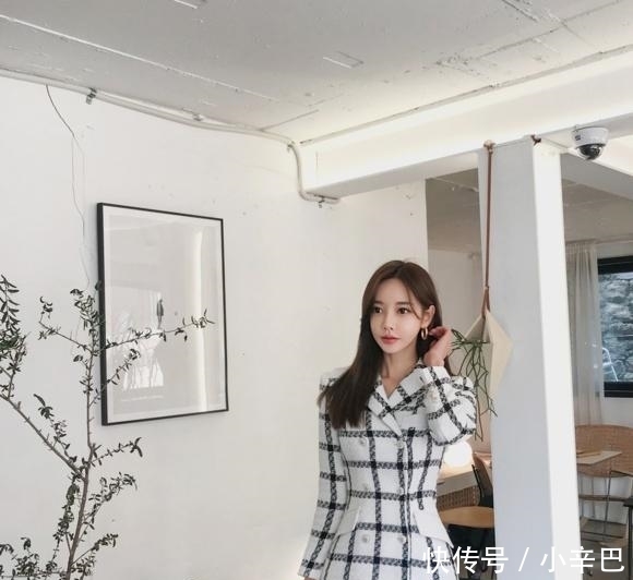 "m":"55d9f6372fe188f4170246589b351e009e34dbb3"都市韵味的紧身裙美女,穿出女性最美姿态!