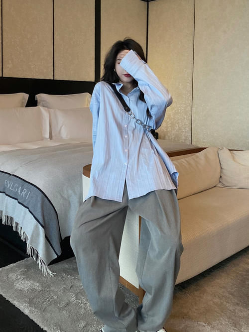  「宽松款式」这种宽松的衣服很不安全，一旦被人踩中了，后果不堪设想吧？