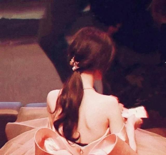  [美少女]90后郑爽不愧当红美少女！肤如凝脂身材优越锁骨惹人羡