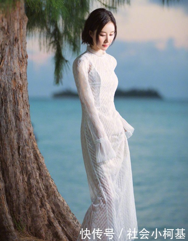 舒畅气质绝了，穿仙女裙却踩15块钱的人字拖，依旧清丽脱俗！