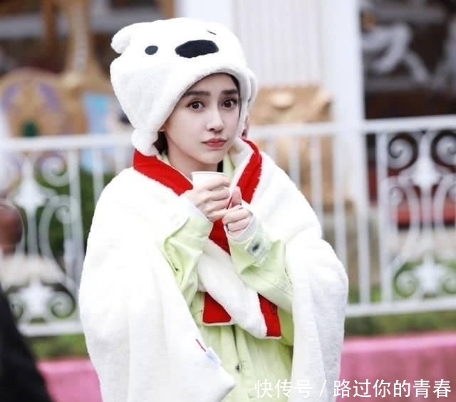 「权威」知情人曝baby不放弃演戏,特意请演艺界有权威老师来上课