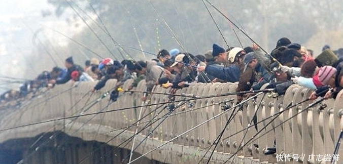 义乌“钓鱼镜一出，无人再打窝，35米深水一清二楚，从此不打窝