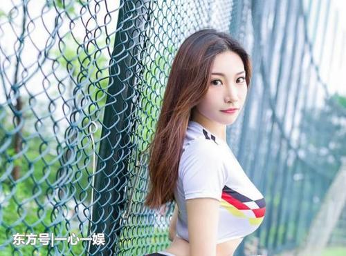 街拍:有气质有颜值的小姐姐,性感迷人又个性的女神!