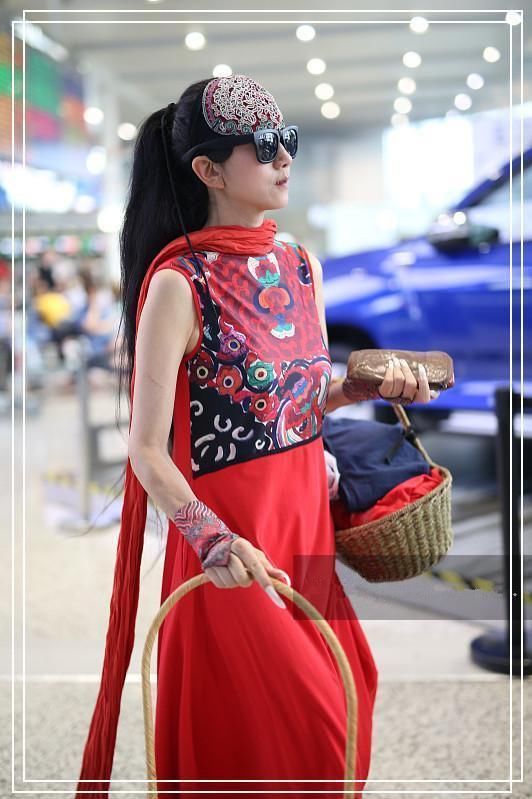 本以为杨丽萍的竹篮够奇葩的了，但看到窦靖童的木箱，我沉默了!