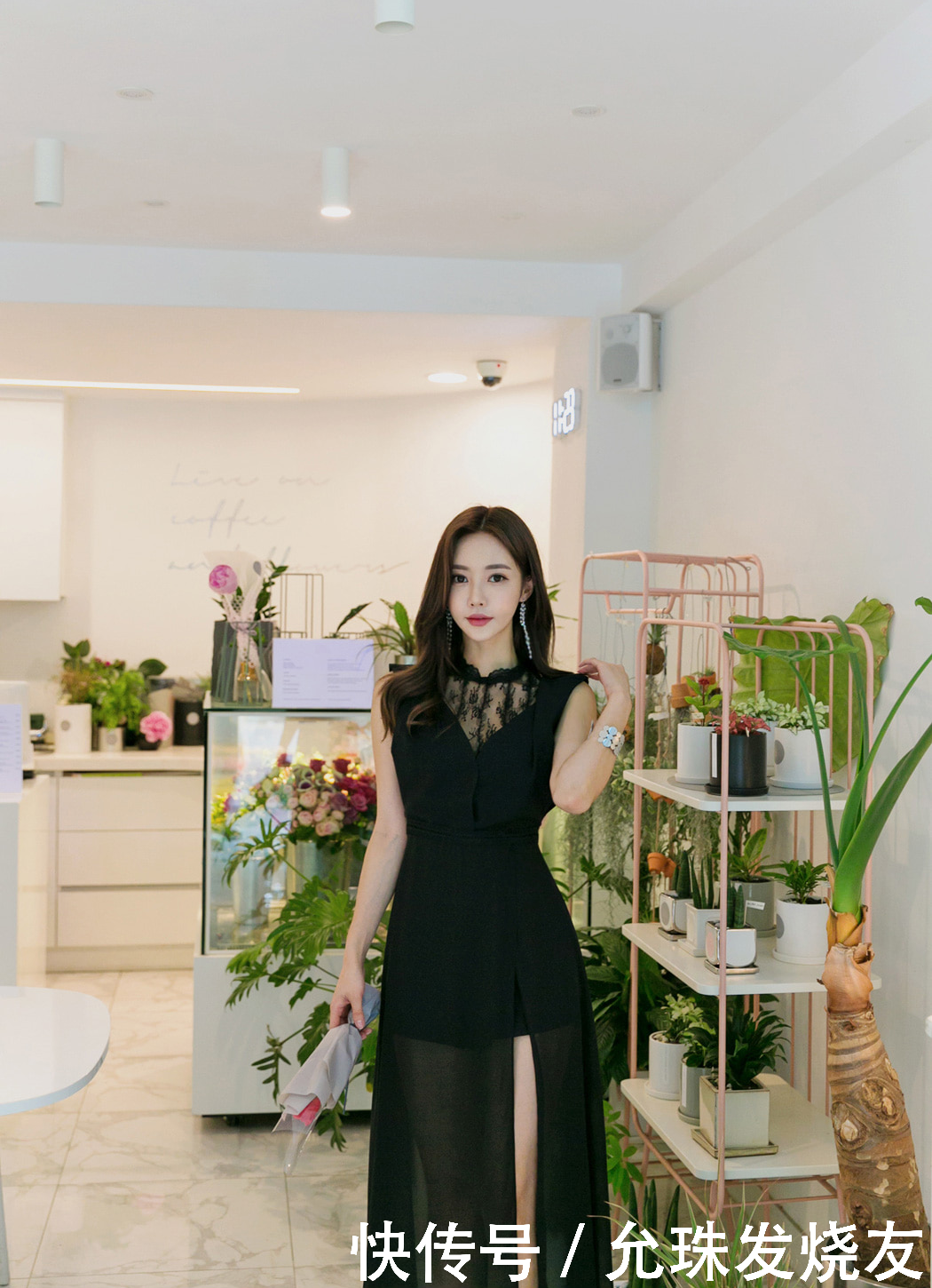 孙允珠暗夜蝙蝠轻盈薄纱分衩裙