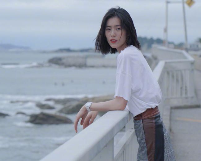 一周造型红黑榜:贵妇品牌香奈儿和普通家居品牌对战，谁输谁赢?