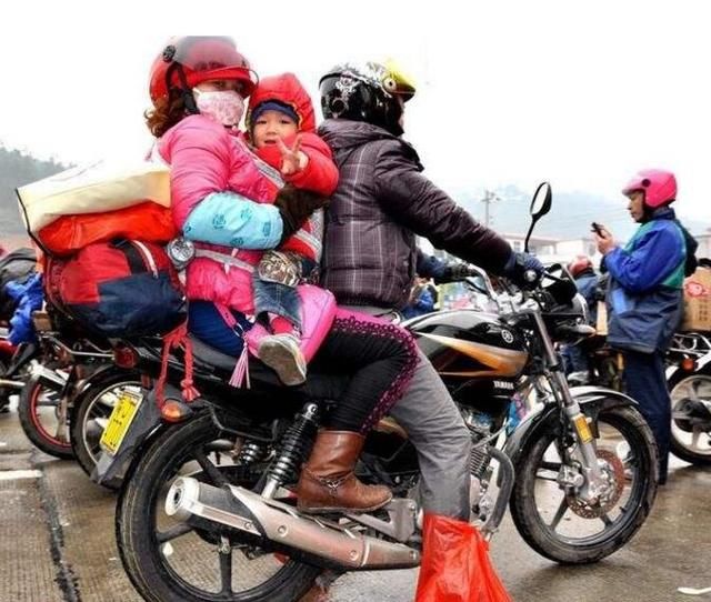 专家纳闷“摩托军团”咋又来，农民工总结三点，怒斥伪专家，痛快