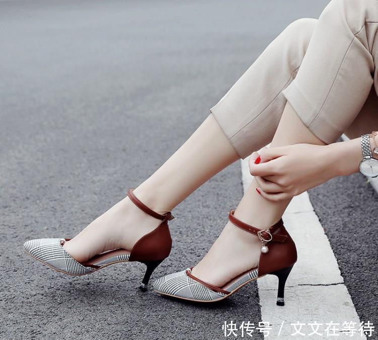  女鞋■穿小白鞋太捂脚,今夏贼火的一字扣女鞋,让你艳压群芳