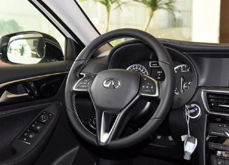 这款日系SUV从英国进口,发动机、底盘全部用奔驰的,只卖22万!