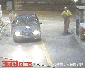  源自■交通GIF动图：大部分车祸都源自一个字：快
