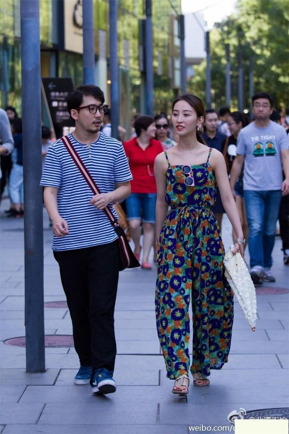 街拍三里屯时尚靓丽的姑娘