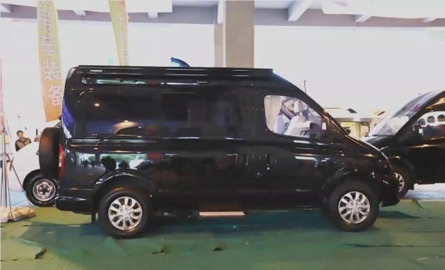  适合：适合国情的B型房车，满足国六排放能住一家3口，车身短小很灵活