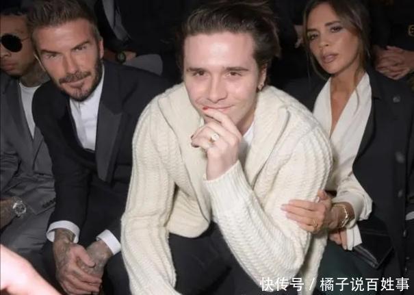  『女友』贝克汉姆大儿子携新女友逛街，新女友穿防水台高跟鞋，笑容灿烂