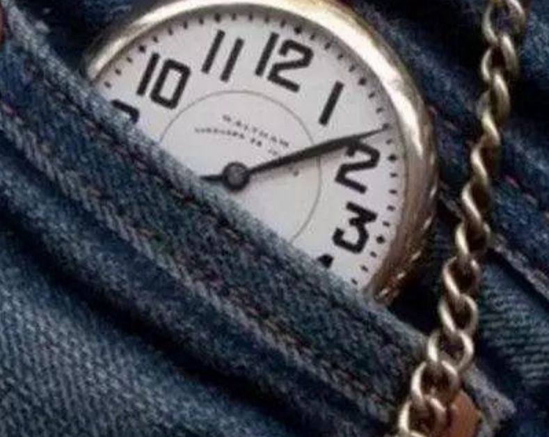 为什么牛仔裤裤兜上面有一个小口袋，到底有什么用?看完涨知识了