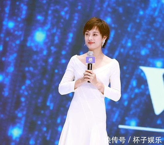 气质不输吴昕的孙俪，再次穿上小白裙，简直美炸了！