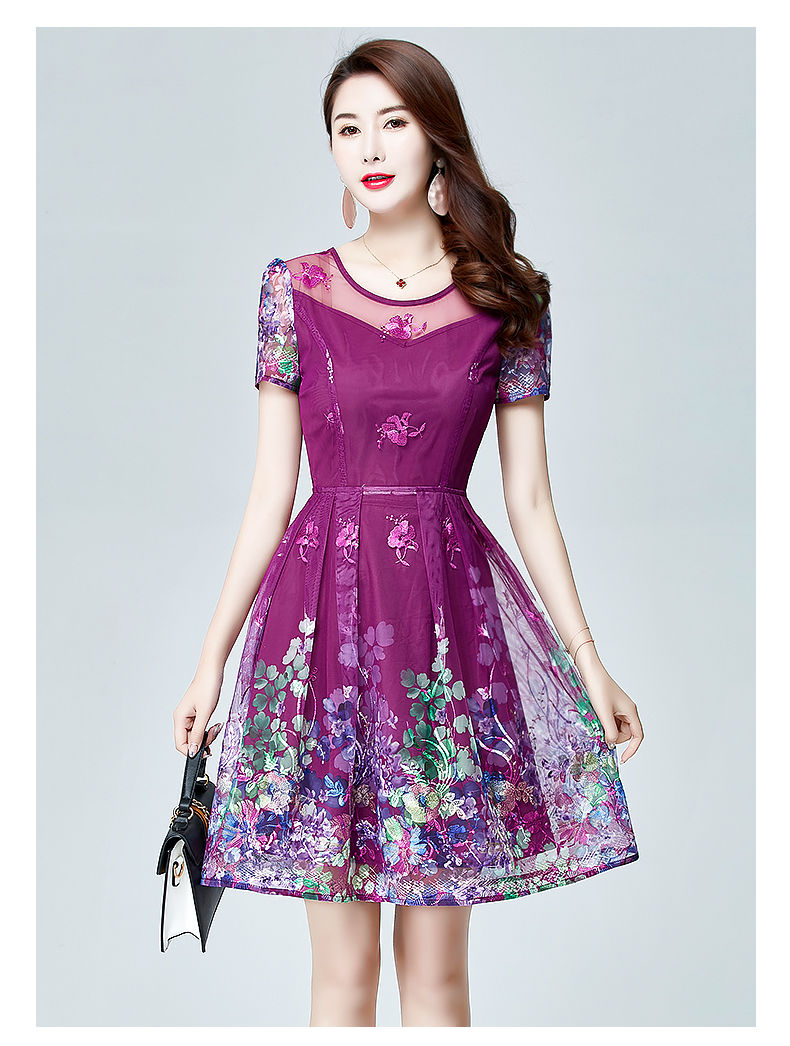 去旅游穿洋气“飘飘裙”，女人味和气质瞬间上升，路人挪不开眼