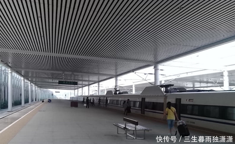中国最惹人吐槽的火车站，一旦搞错就误车，本地人：这设计实在坑