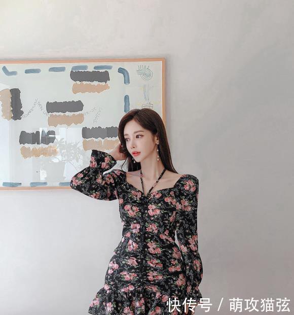 「女人」孙允珠V领碎花连衣裙,优雅时尚女人味十足