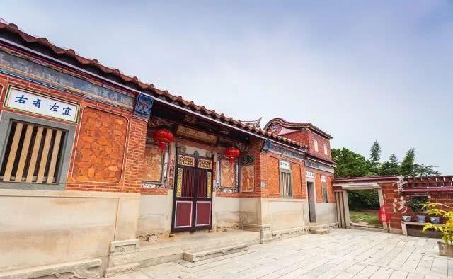 厦门对面有个百年古村，依山面海建了18栋红房子，竟还保存完好
