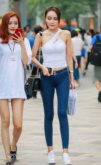 时尚穿搭:身材微胖的小姐姐,穿上牛仔裤时尚靓丽新潮