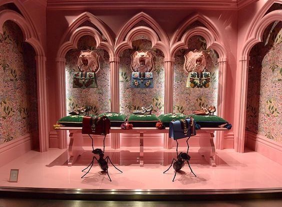 没想到!她把《演戏攻略》中的元素用在橱窗里，高级炸了!