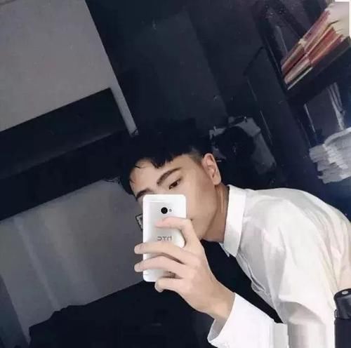  每款■适合小脸男生的几款发型推荐，每款都很帅！