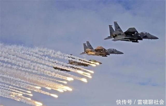  [美军基地]19时35分，美军基地遭到饱和式攻击，“百夫长”近防系统惨遭无视