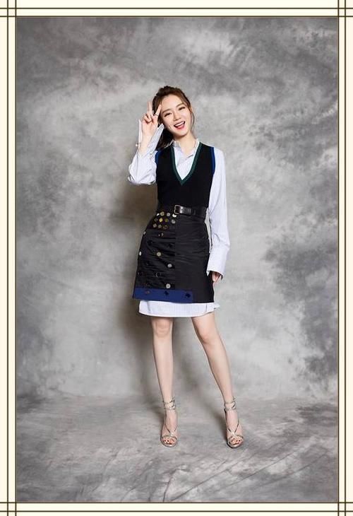 戚薇真是厉害，迷彩服一只塞袜子，一只露外面，网友：真会玩