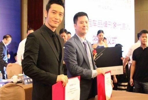 疑似黄晓明一条朋友圈 他身边的明星都捧场 但网友并不“买账”