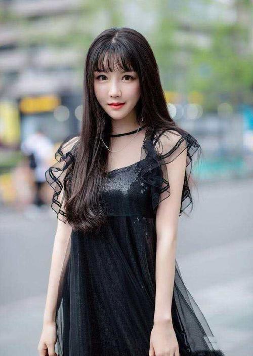 街拍：穿着清爽清纯的小姐姐，娇俏甜美尽显女人味！