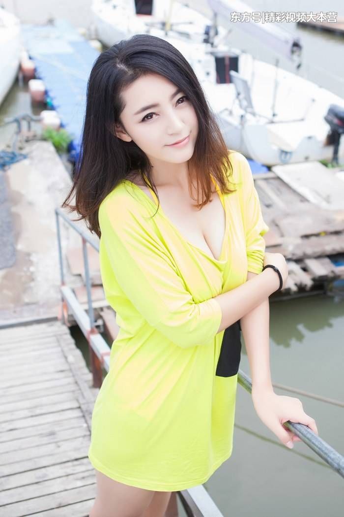 火辣的美女身材无与伦比，清秀面容惹人怜爱！