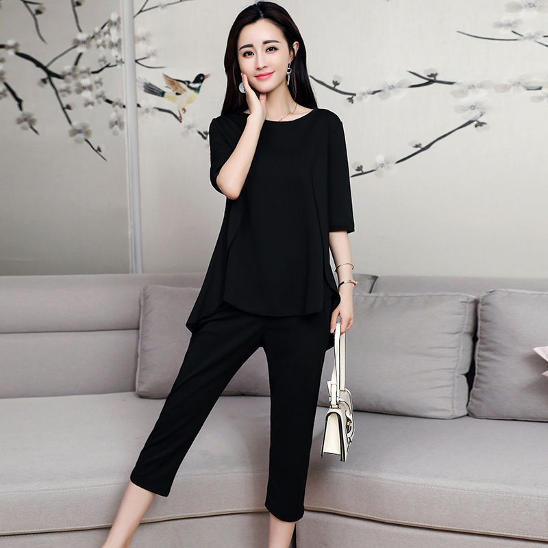 女人不会搭配简直”没法看“，终于等到时髦套装+高跟鞋，真迷人