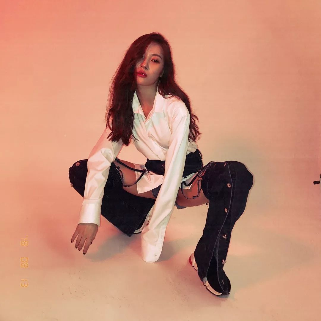 这些S型身材的"蛇精系"美少女也太性感了吧!