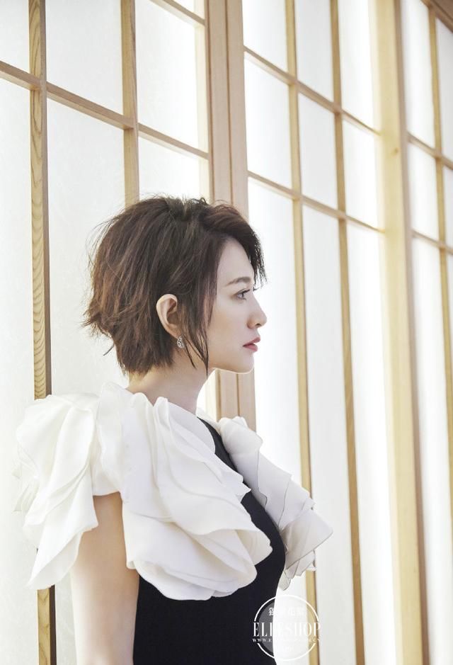 李小冉自黑是“过气中年女演员”？网友喊话：你不照镜子吗！