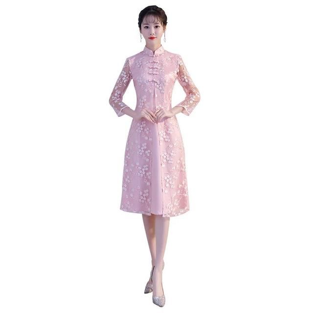 百搭的范儿,靓丽清艳,一袭蕾丝旗袍中国风!