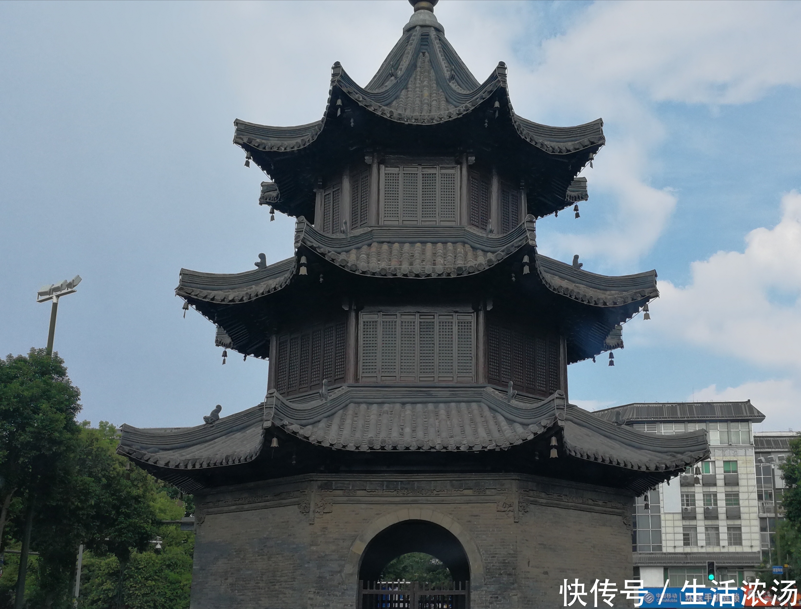  第一城■我国最难修地铁的城市，却成为西部地铁第一城，游客感