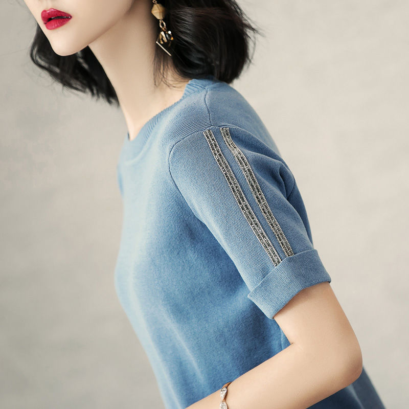 新流行一种“显高套装”，特适合矮个子女人，显高更有范