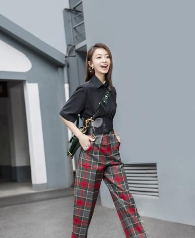  女人■真正会穿的女人,才是搭配行家,米色穿搭高级时尚又显白