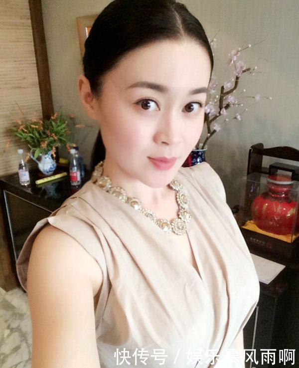 不敢穿泳装的女明星,关婷娜算一个,没想到还有