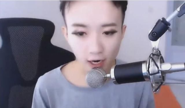 男子直播化妆,网友看他一点点化成女生,最后妆容让人不淡定了